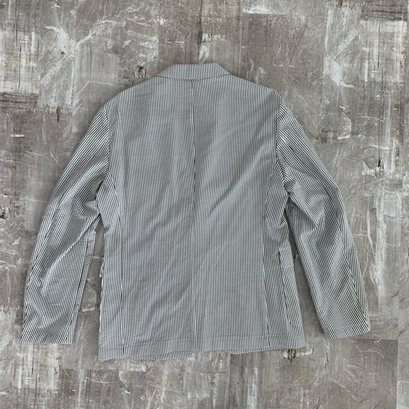 Hugo Boss pinstripe lightweight blazer. - Picture 3 of 6